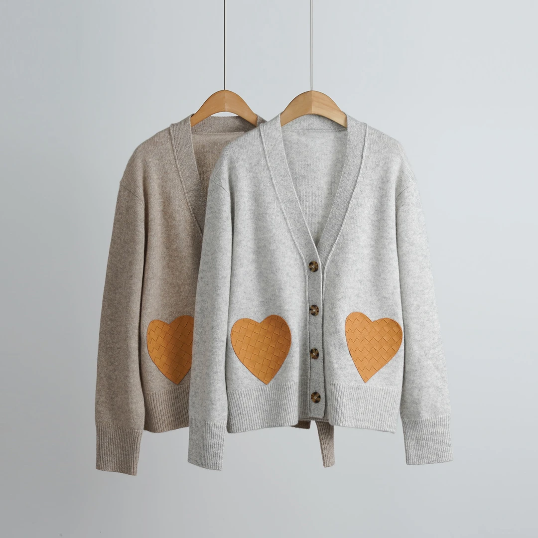 米兰B*V 定制纽扣爱心编织口袋羊绒羊毛女士针织开衫外套（251966）