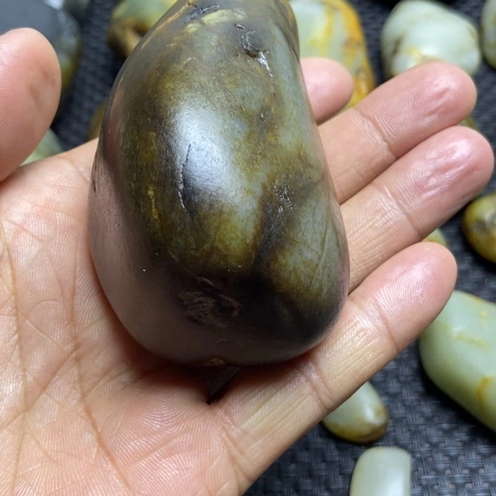 凡***~未镶嵌和田玉（糖玉）珠宝奇石