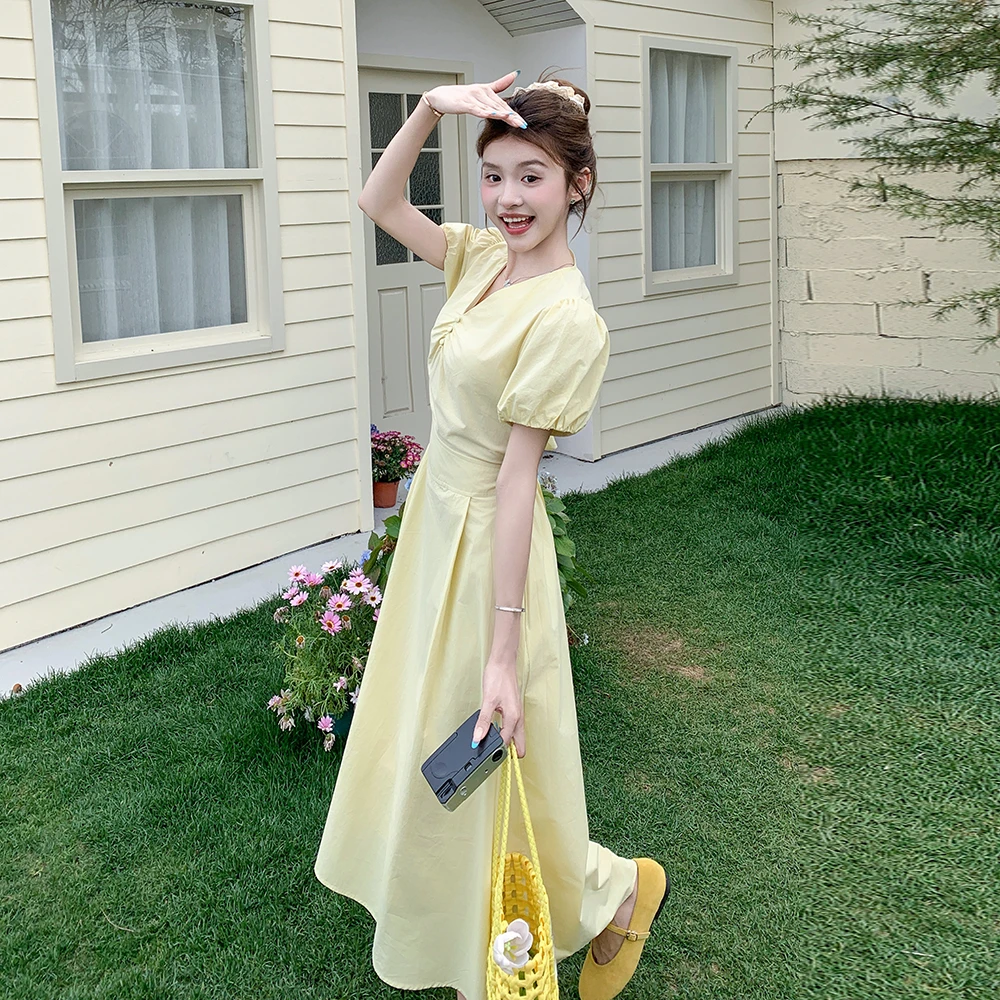 法式温柔风泡泡袖连衣裙女2025夏季新款设计感收腰显瘦中长裙子