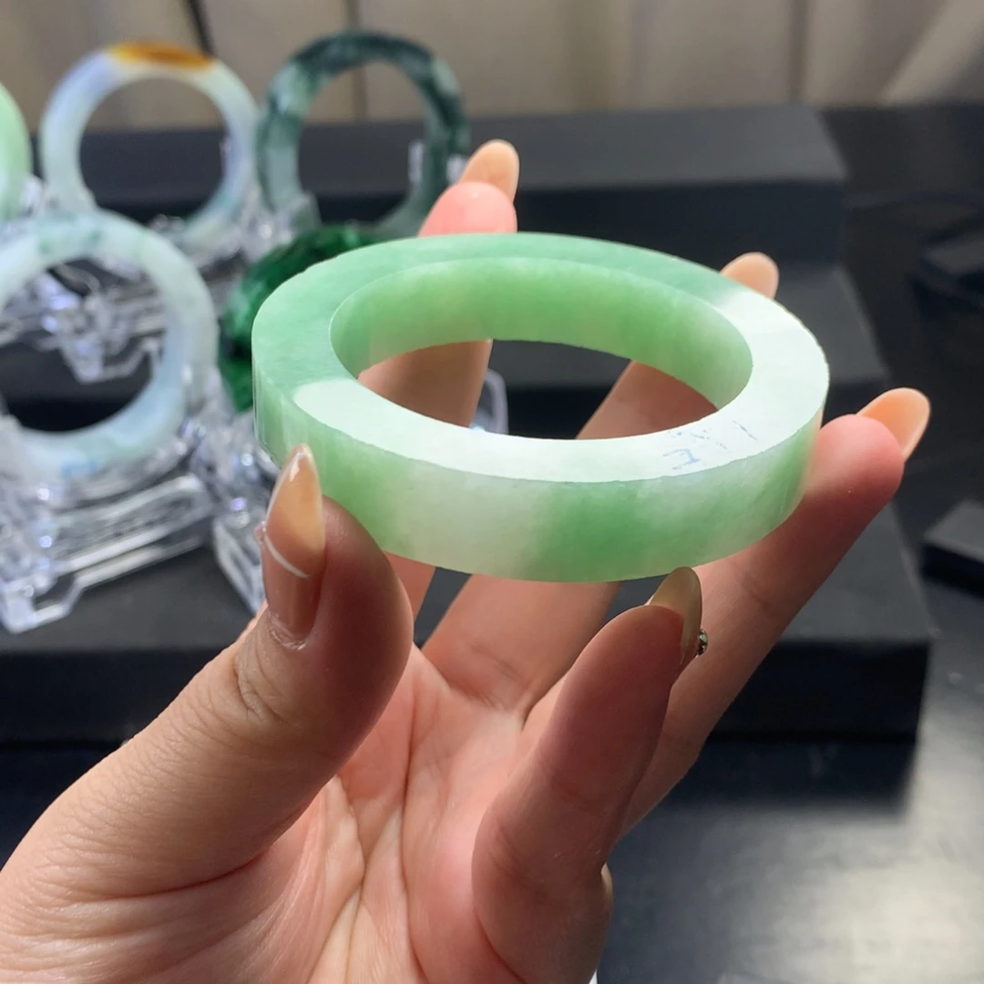 定制翡翠未镶嵌手镯定制手镯