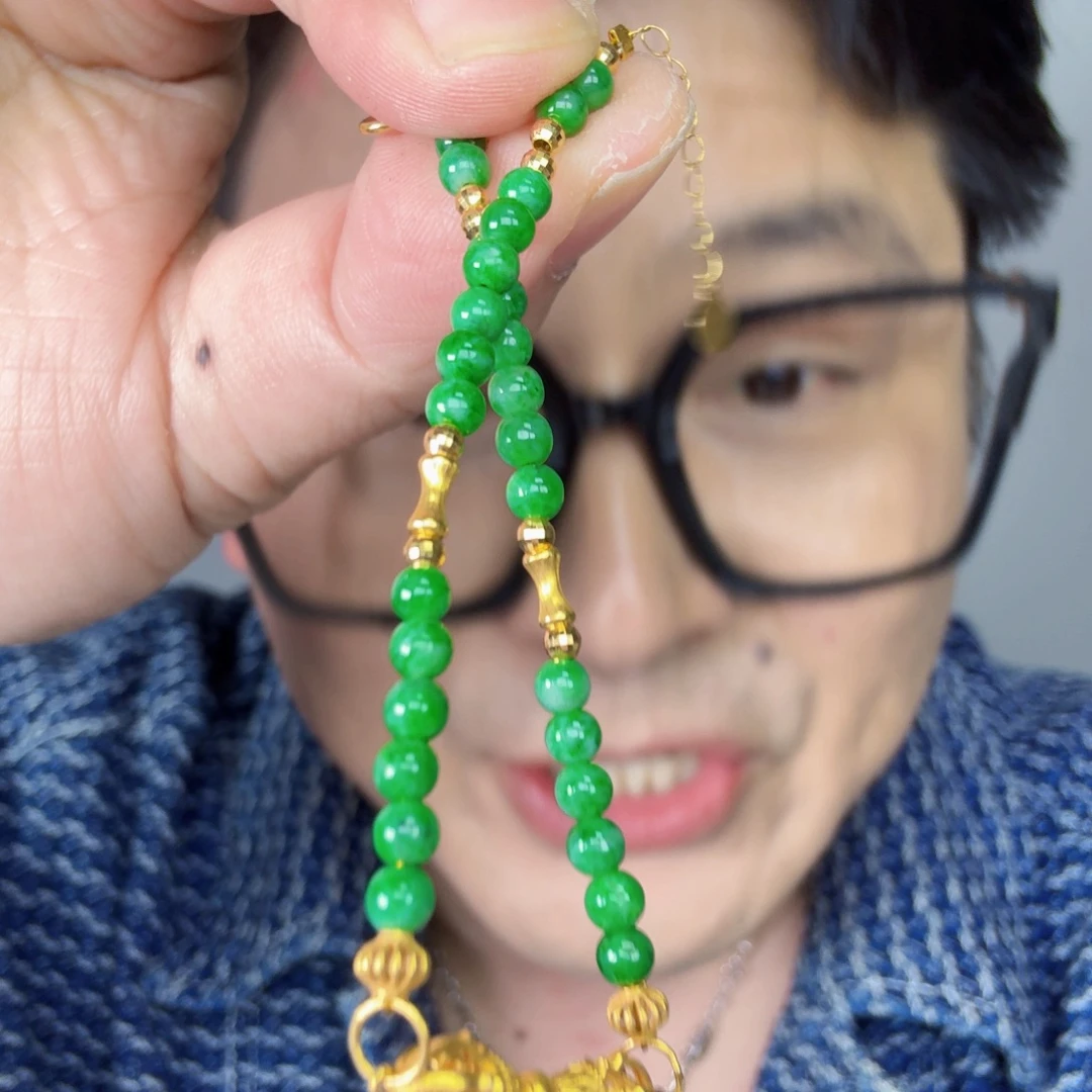 翡翠18K金镶嵌颈饰一件