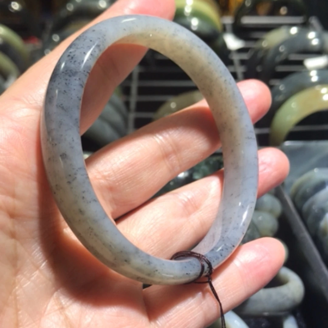 【闪购商品】和田玉手镯未镶嵌早*?