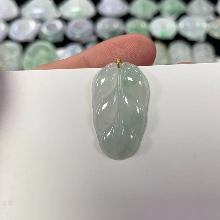 颈饰未镶嵌翡翠树叶
