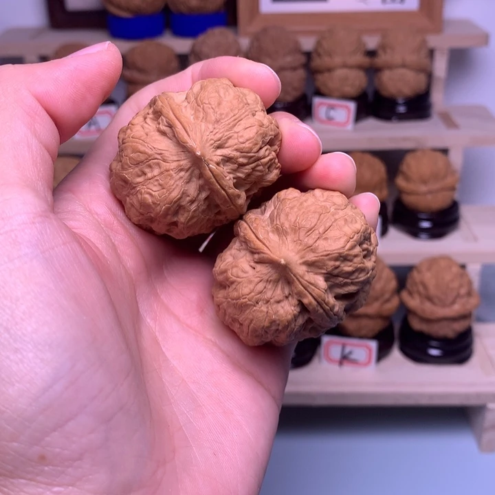 文玩核桃把件60大沽石40尺