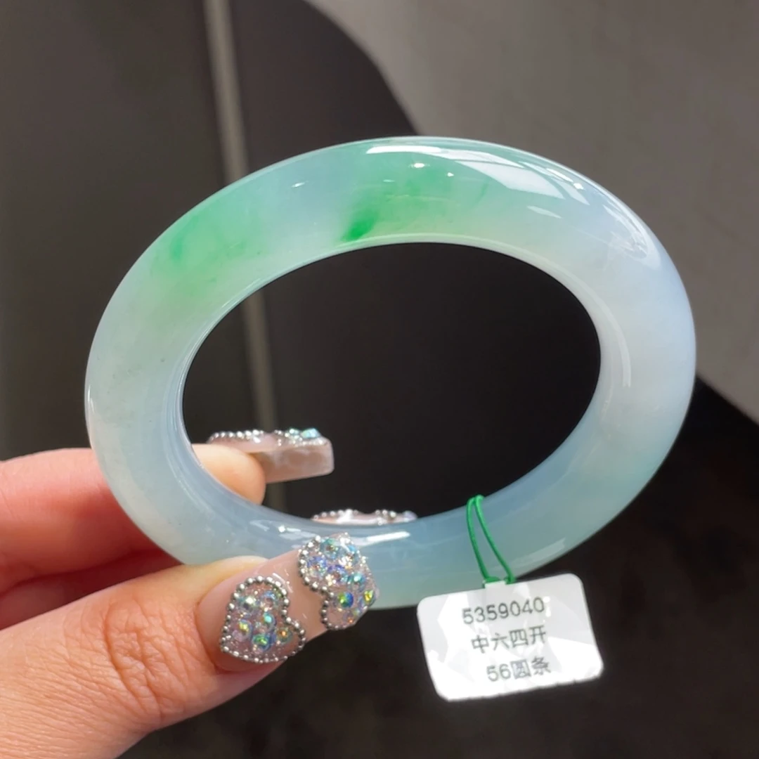 翡翠未镶嵌手镯冰胶飘绿圆条手镯，中六四开现询