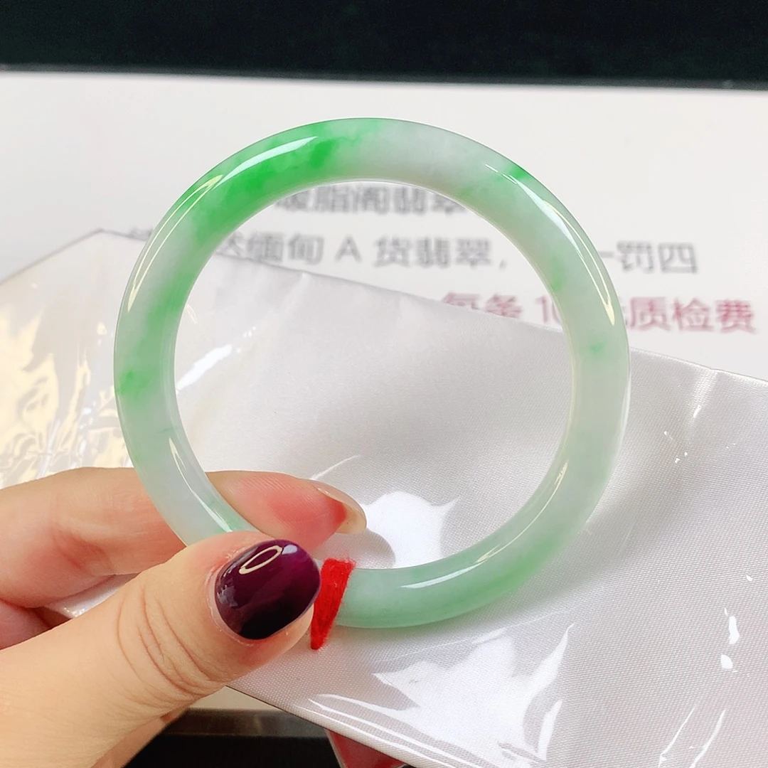 翡翠手镯未镶嵌缅甸天然555