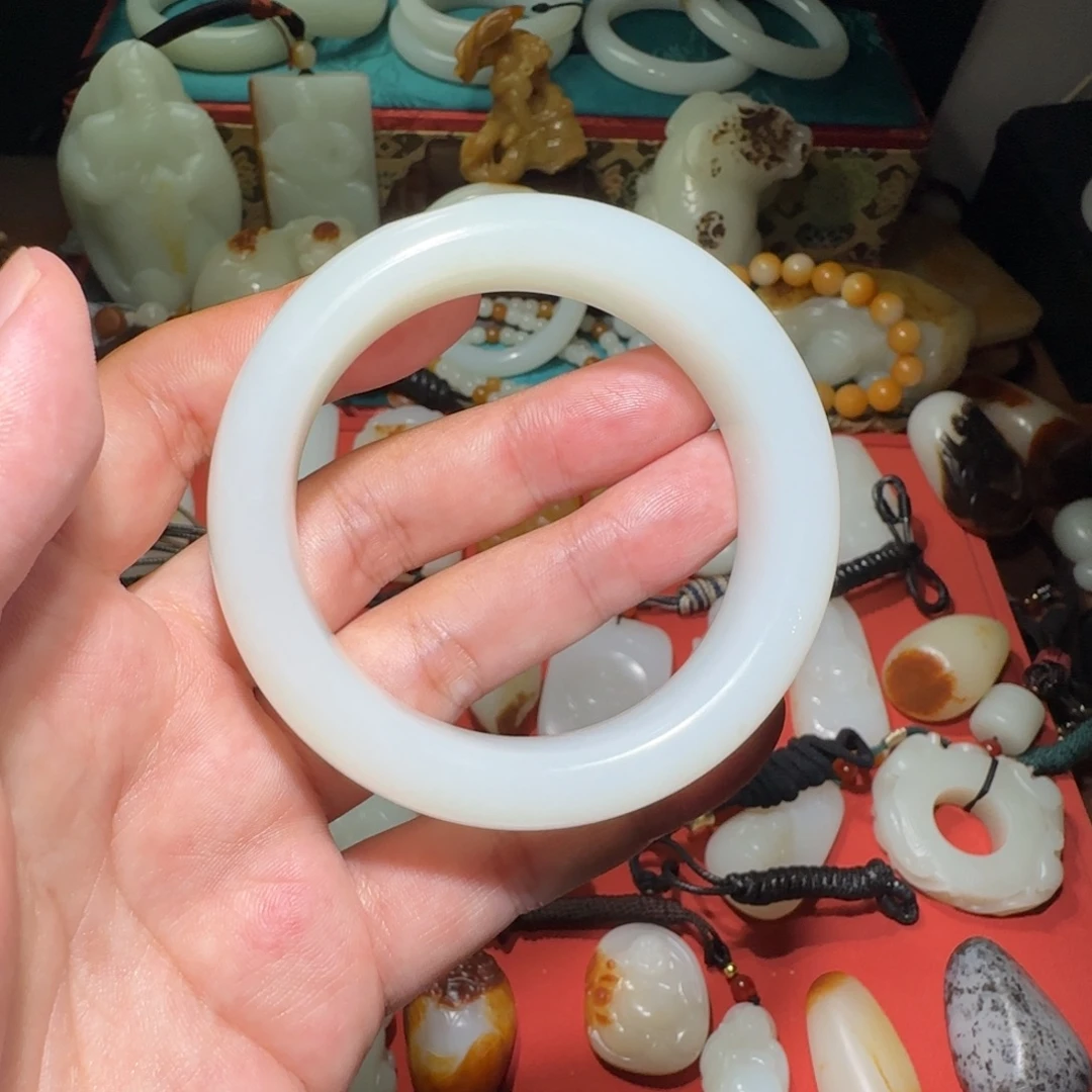 大***杨颈饰未镶嵌和田玉