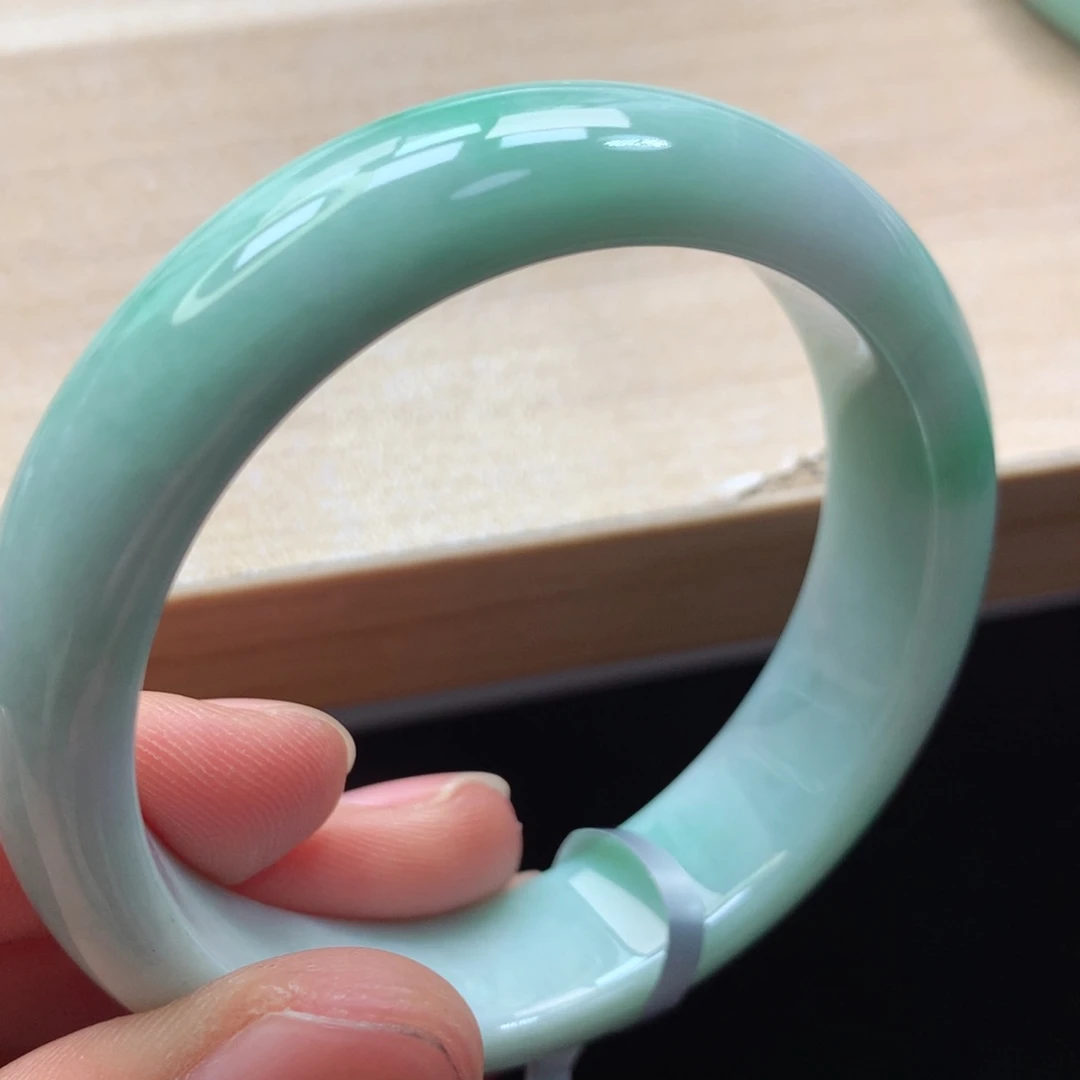 未镶嵌手镯翡翠手镯