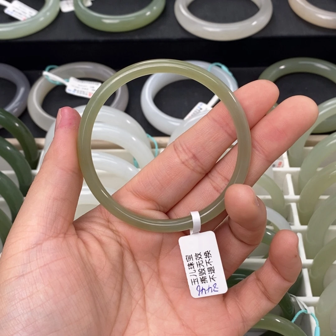 和田玉手镯未镶嵌56.57微瑕