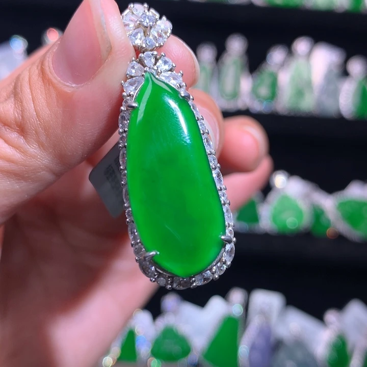 【闪购商品】颈饰银S925镶嵌翡翠天然翡翠