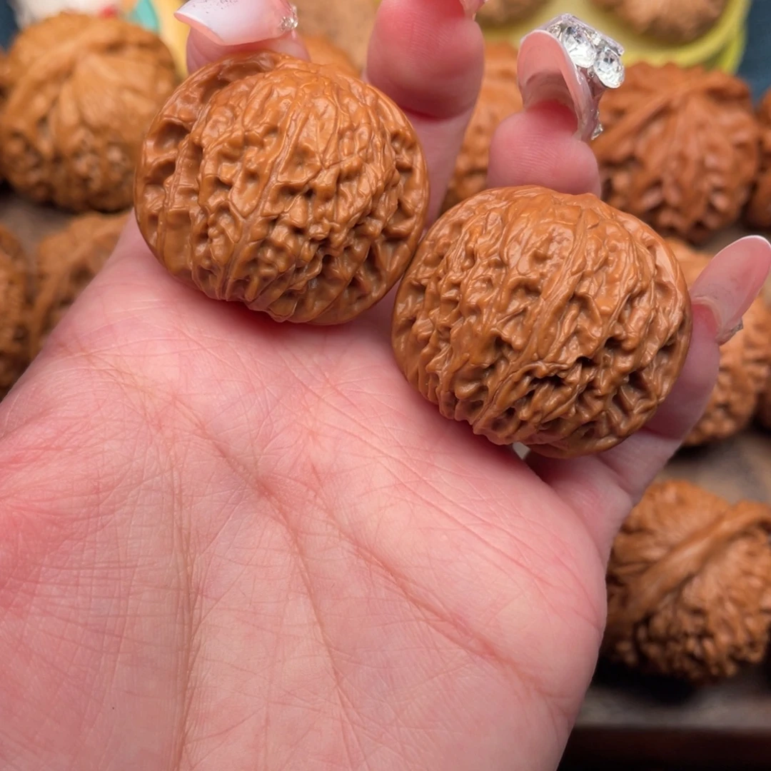 文玩核桃把件粗棱红皮正磨35