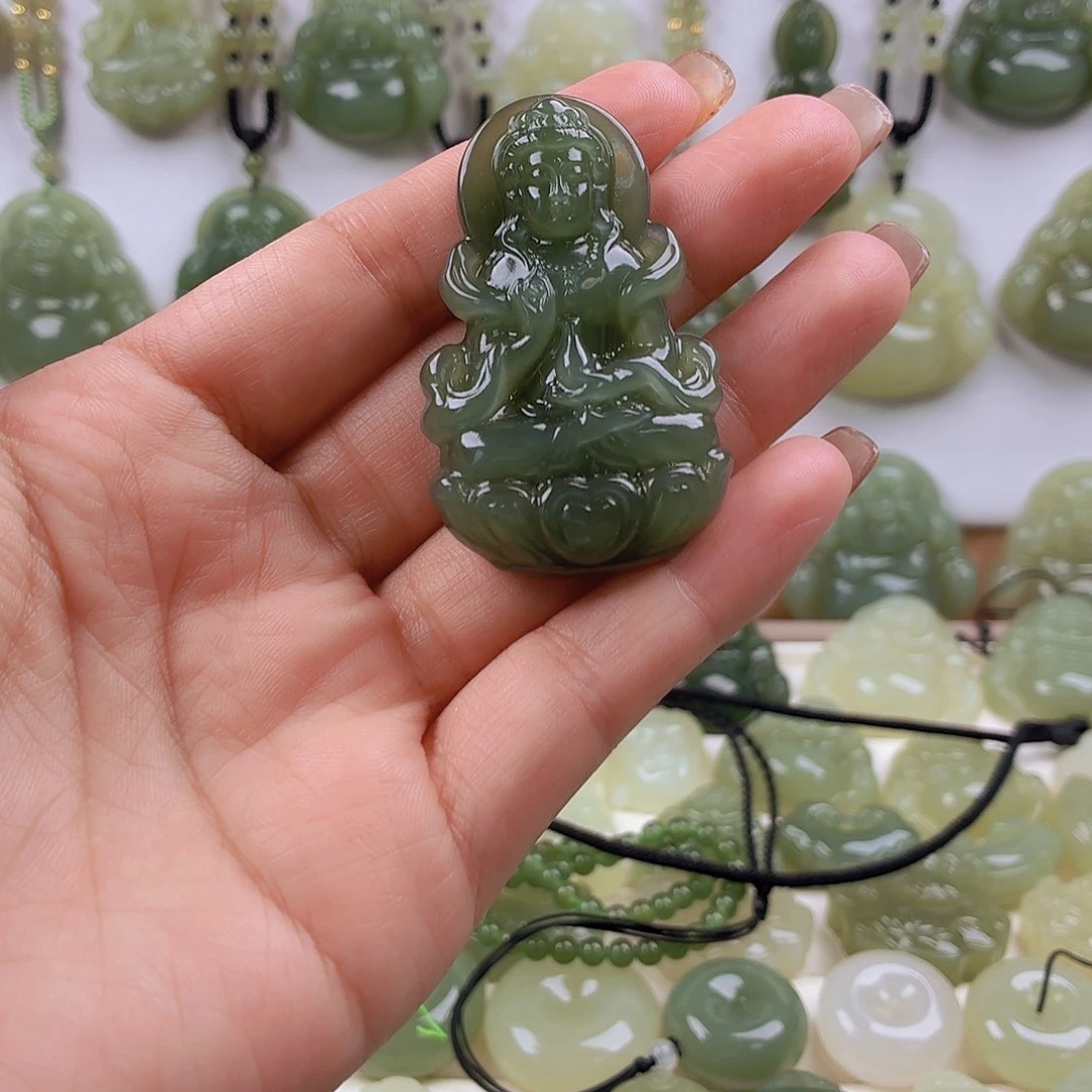 燕***》和田玉未镶嵌颈饰