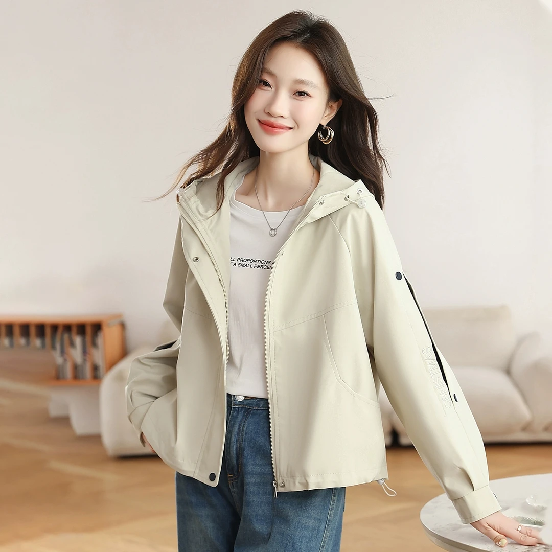 早秋新款时尚休闲外套女2025春秋洋气减龄显瘦连帽上衣百搭冲锋衣
