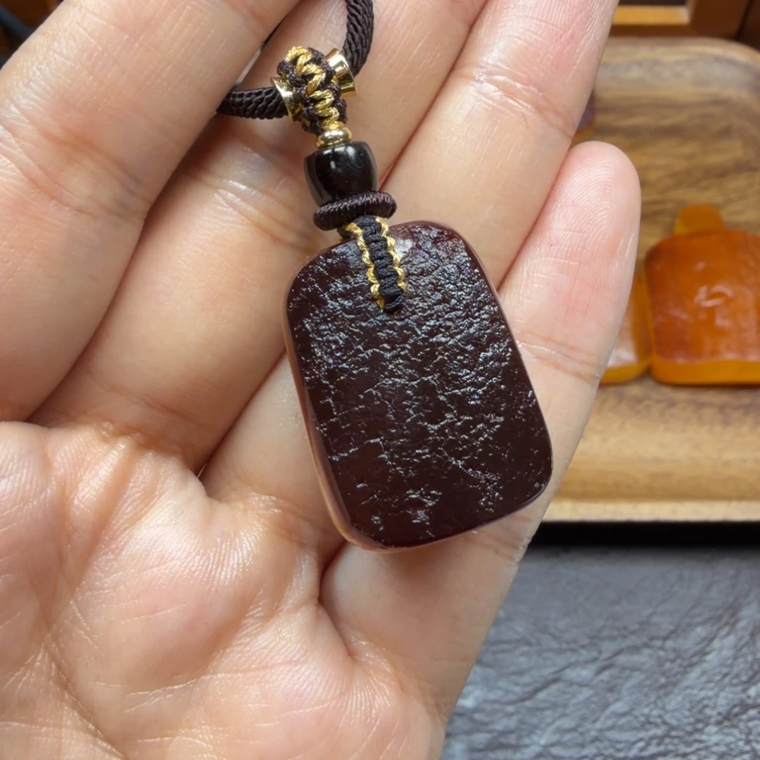 琥珀未镶嵌吊坠(赠链)