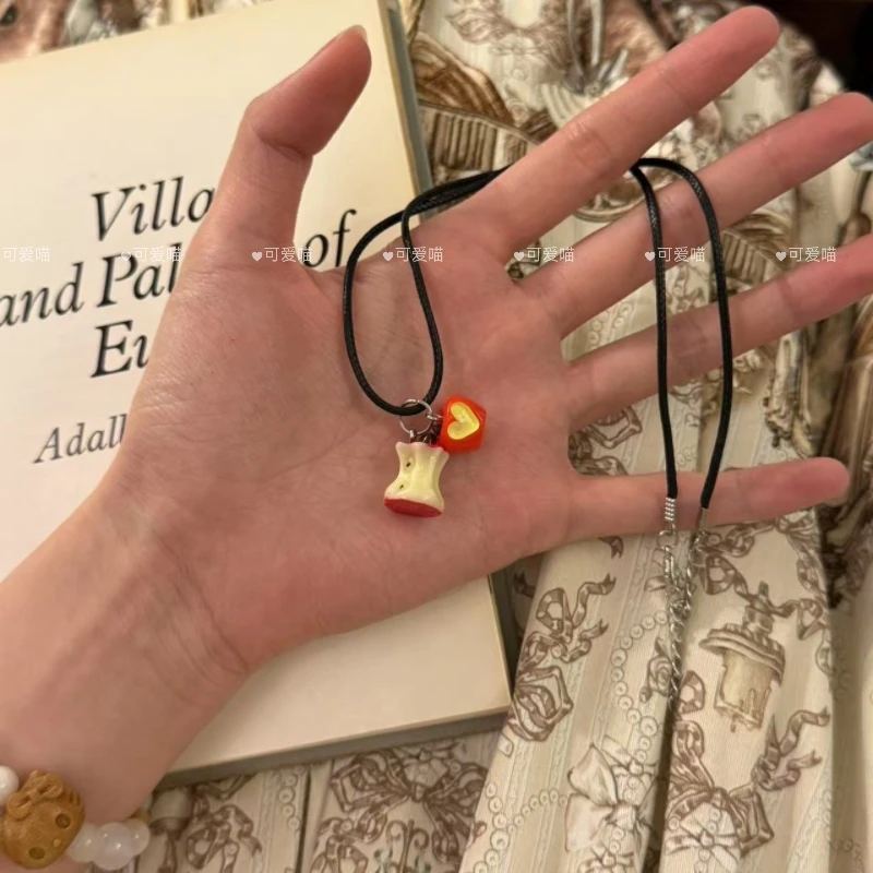 非金属树脂吊坠 「石榴树下」秋冬复古安可拉红石榴项链吊坠百搭锁