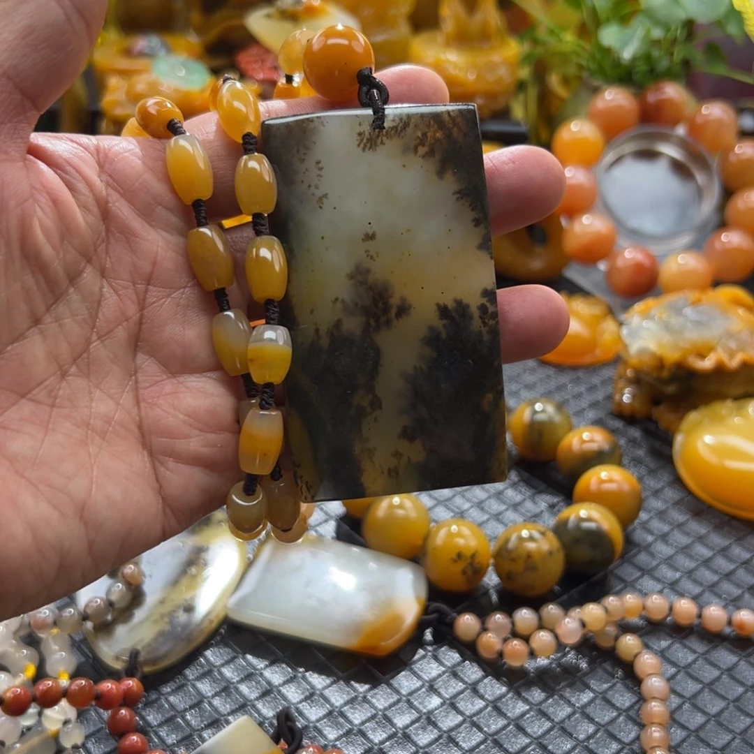 石英质玉未镶嵌颈饰