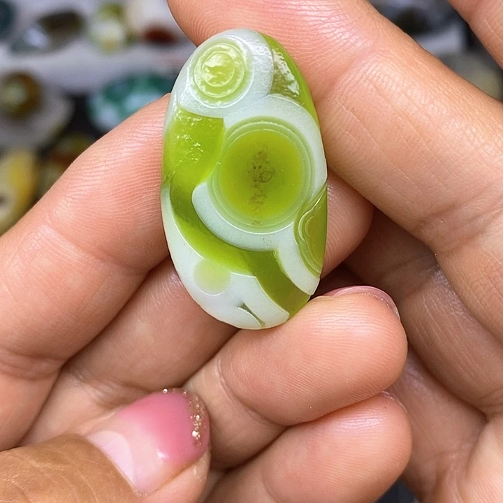 水滴款阿拉善奇石