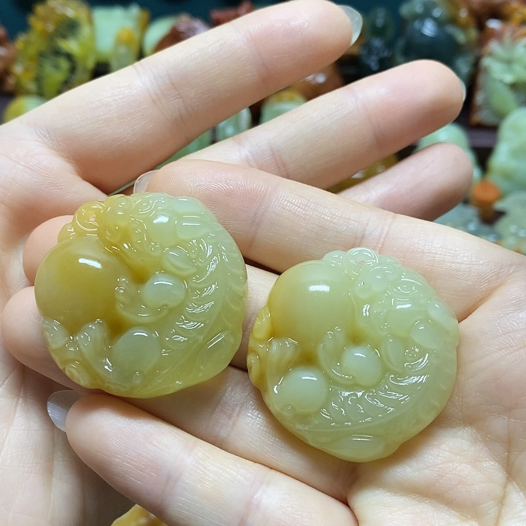 岫玉未镶嵌吊坠(赠链)随机发一个
