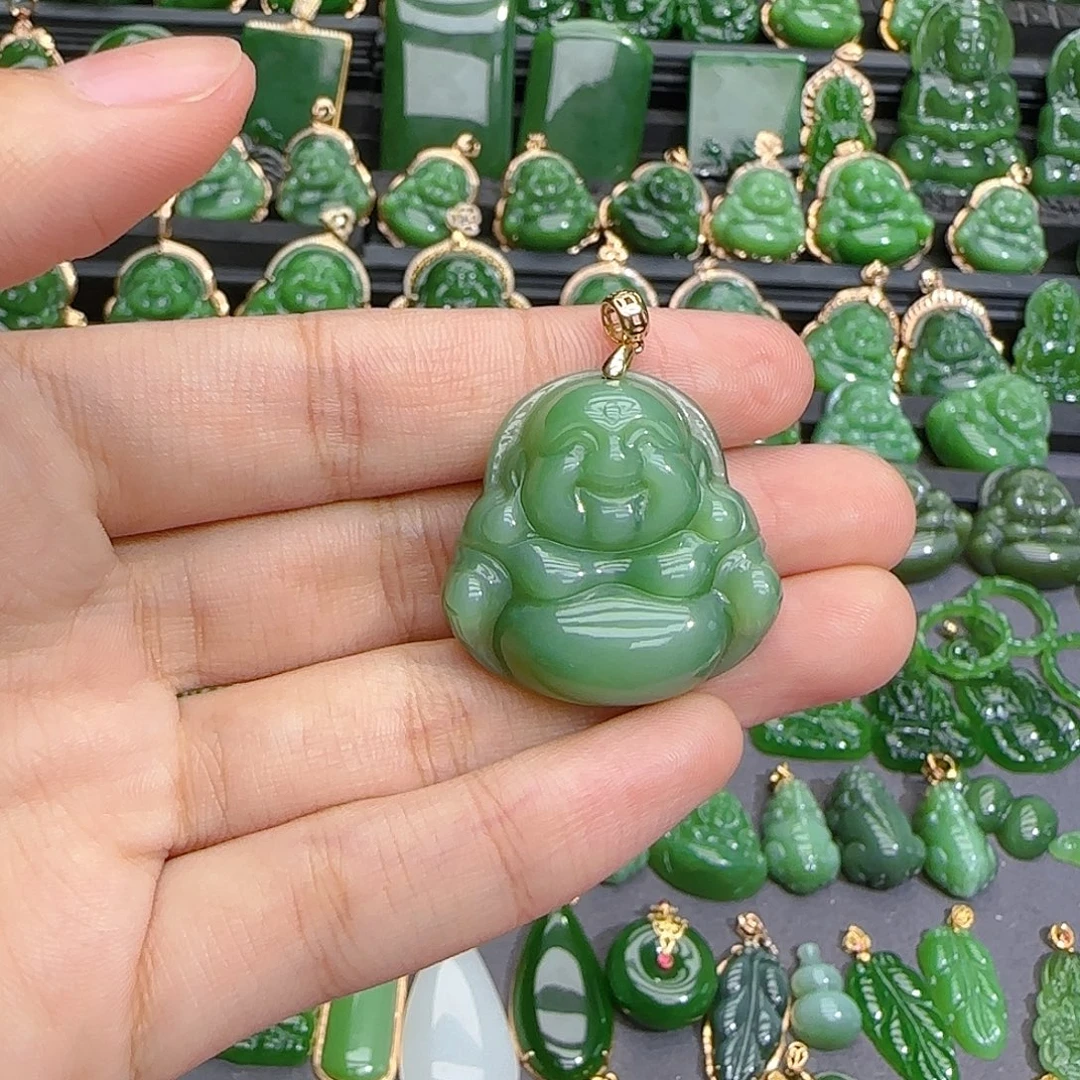颈饰18K金镶嵌和田玉（碧玉）