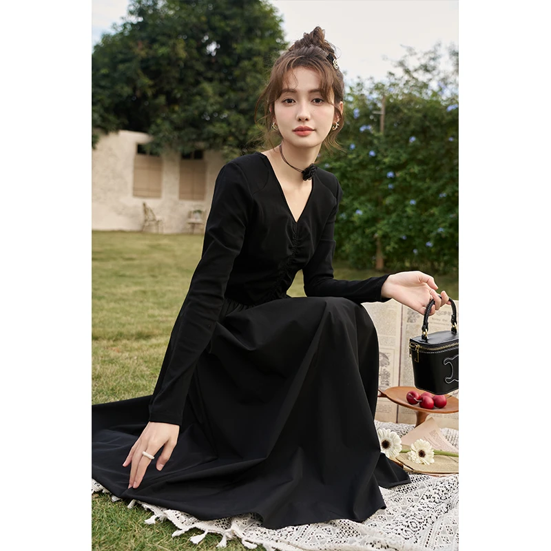 【年末大促】小黑裙高级感长裙女春秋季2024年打底内搭连衣裙显瘦