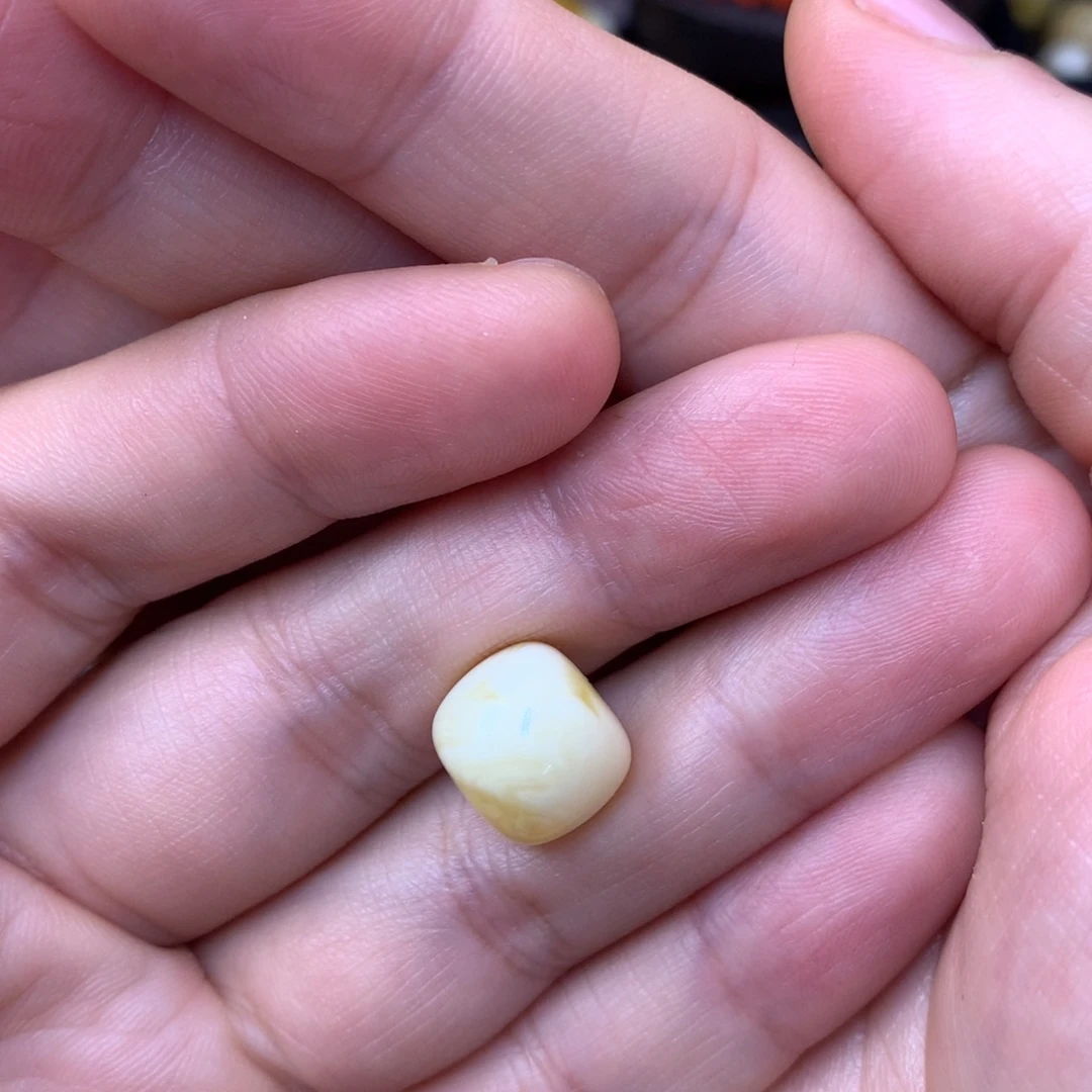 琥珀未镶嵌裸石蜜蜡