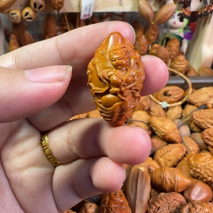 吊坠橄榄核B164美女