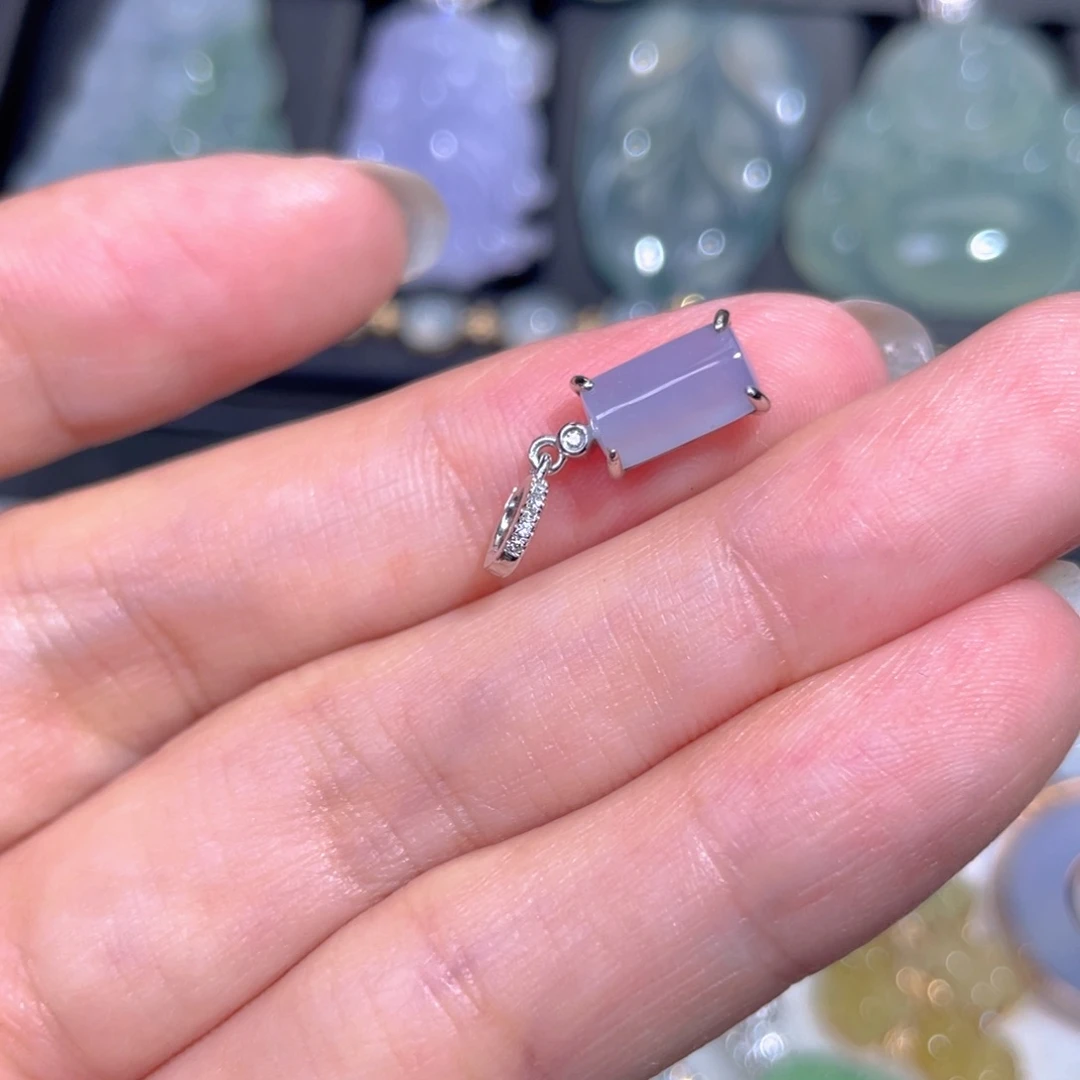 颈饰18K金镶嵌翡翠翡翠