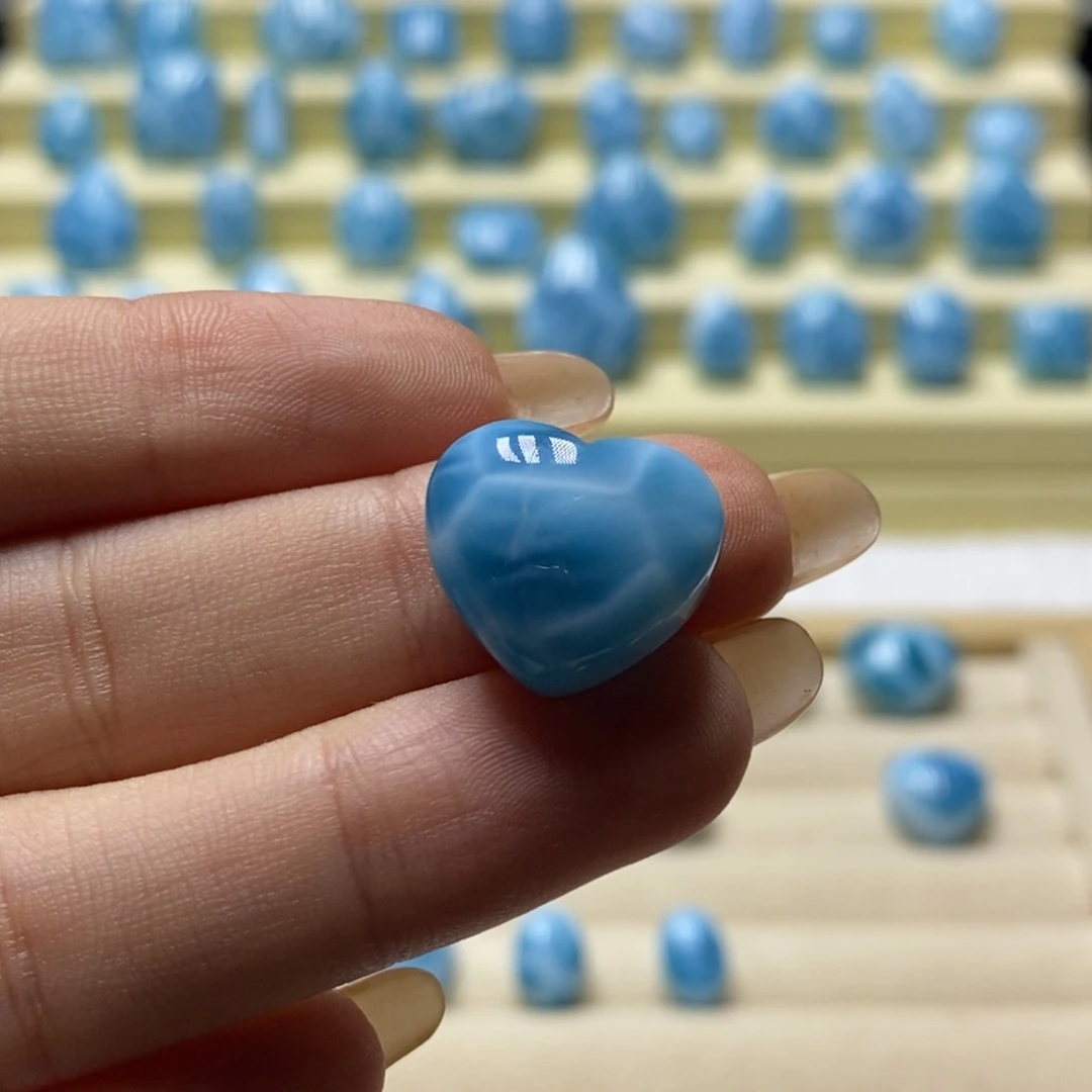 针钠钙石（海纹石）未镶嵌颈饰艳蓝海洋之心