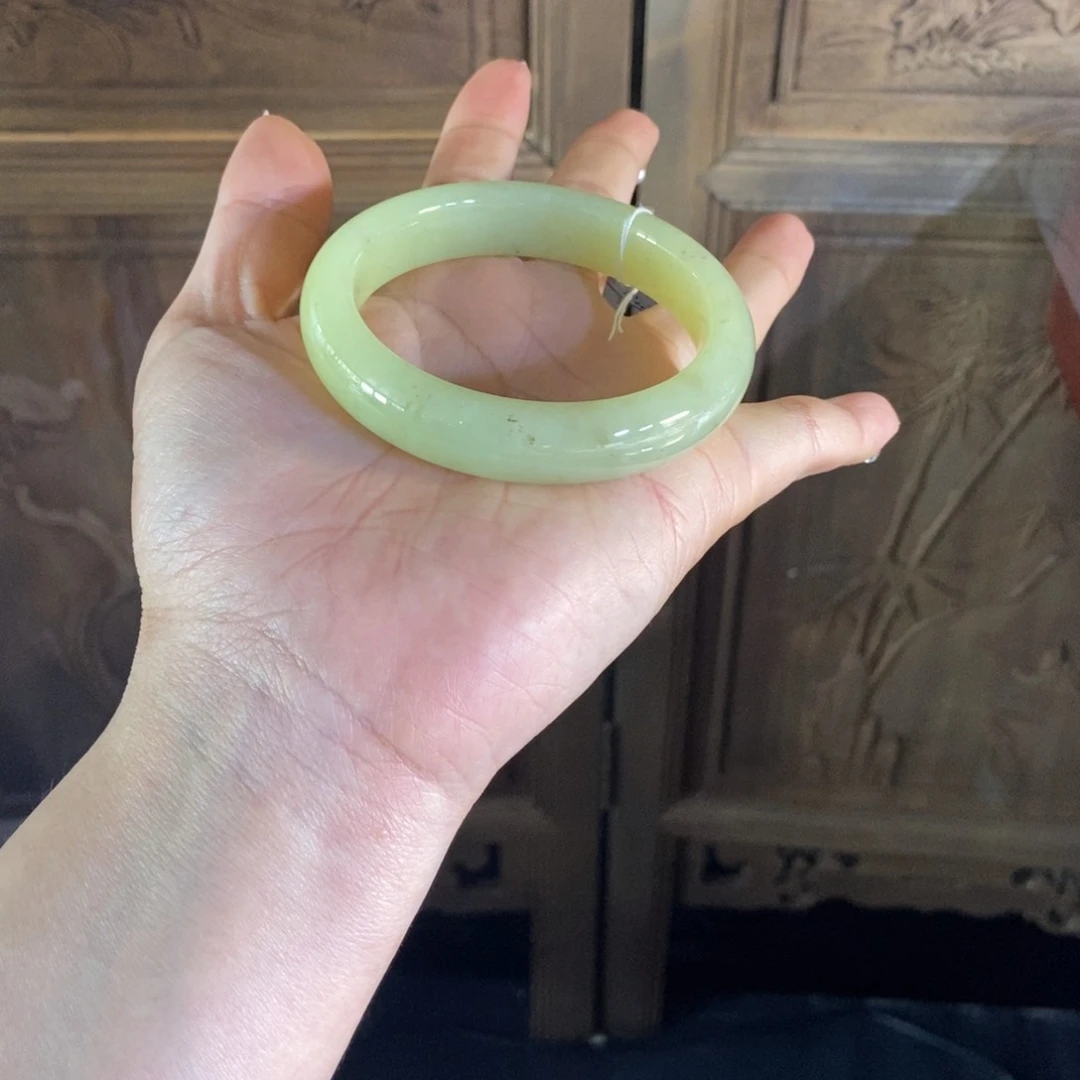 和田玉手镯未镶嵌美**光