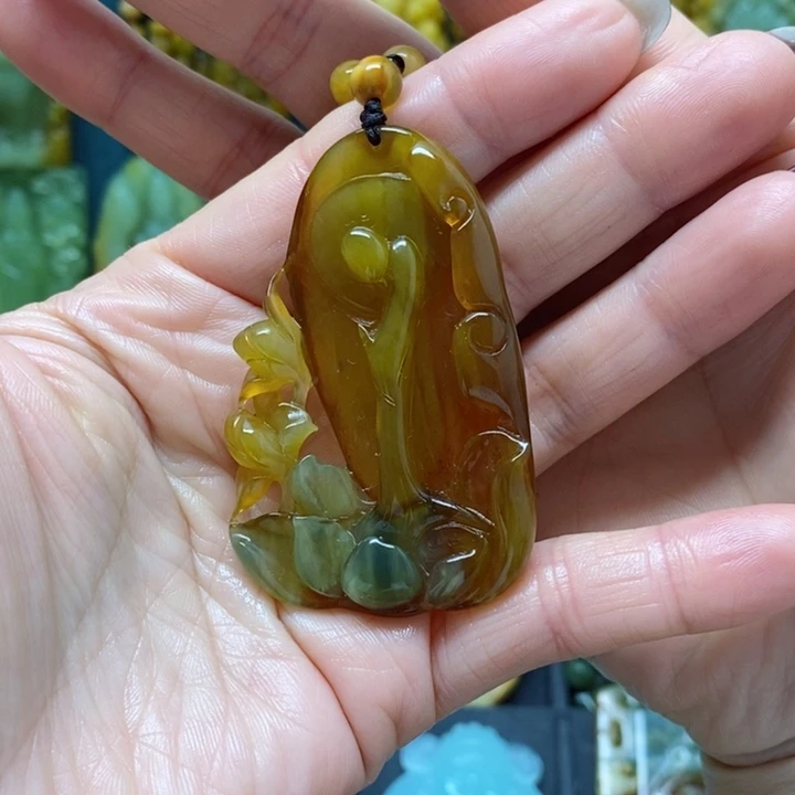 蛇纹石玉挂件未镶嵌