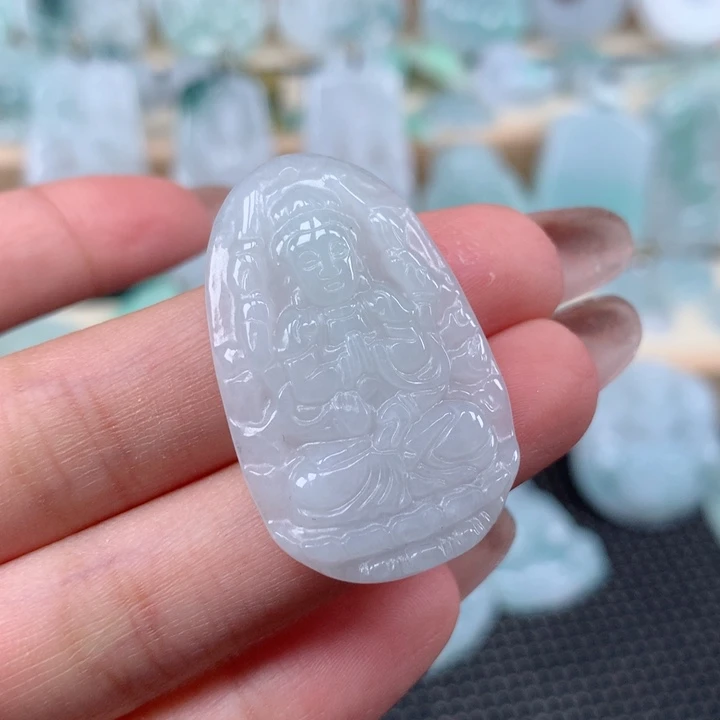 翡翠未镶嵌颈饰千手观音吊坠