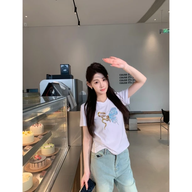 【梦梦服饰】蝶蛇共舞绣花圆领T恤+牛仔裤