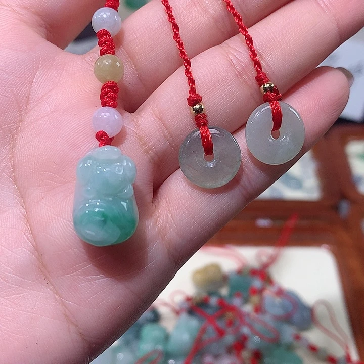 颈饰未镶嵌翡翠猪