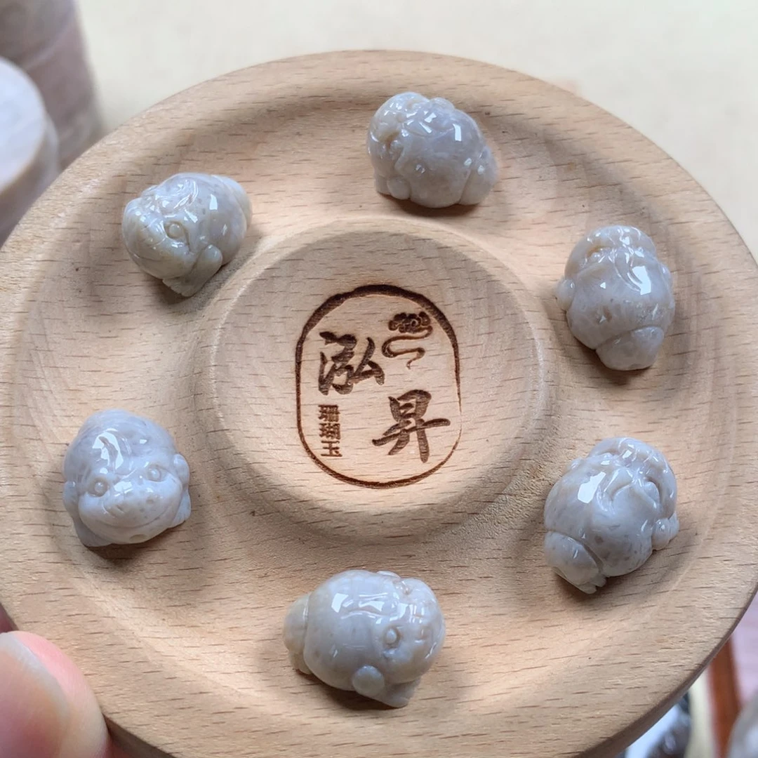 未镶嵌灰蓝万花三脚金蟾漏180/组。05硅化珊瑚（珊瑚玉）