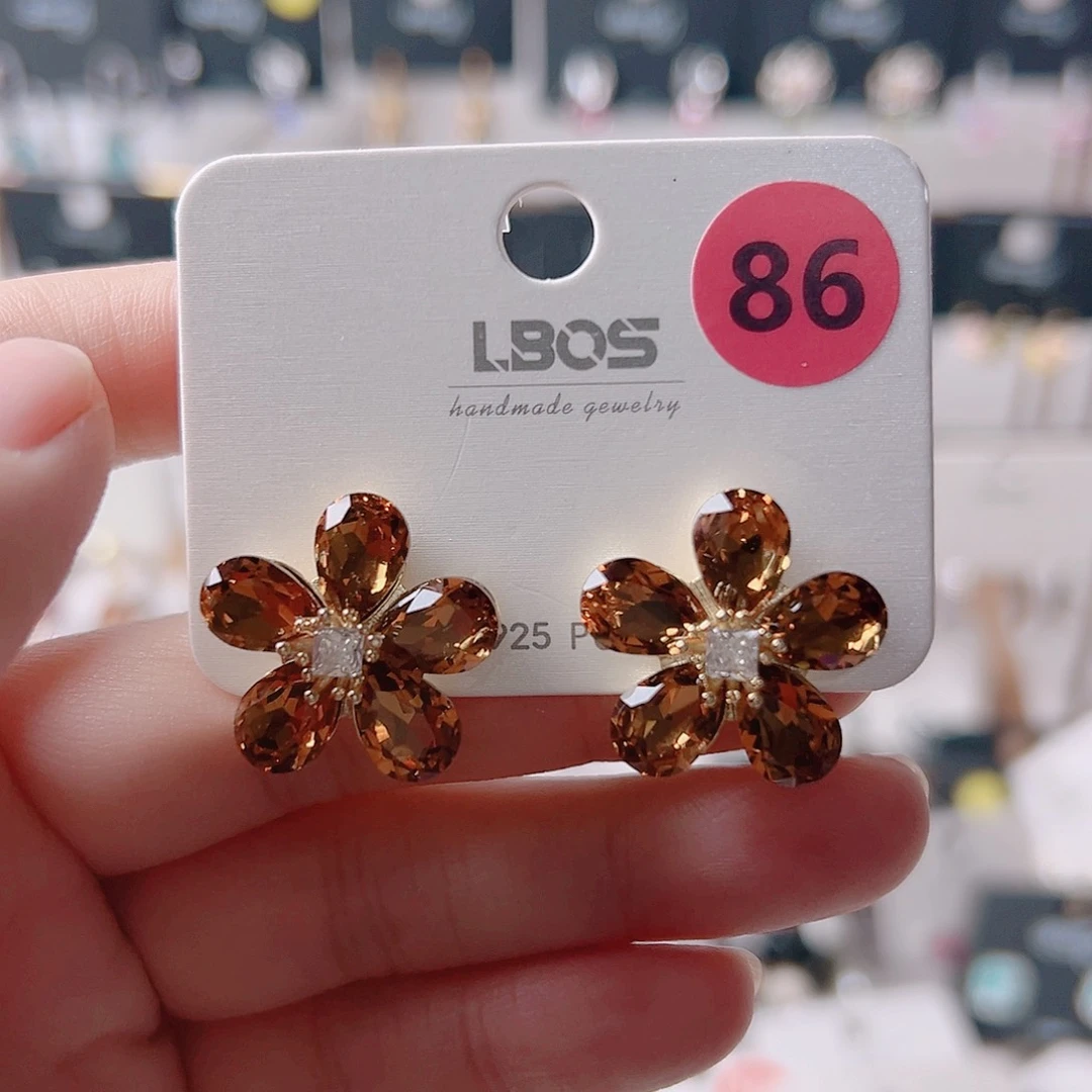 锆石纯铜合金耳环的颜色