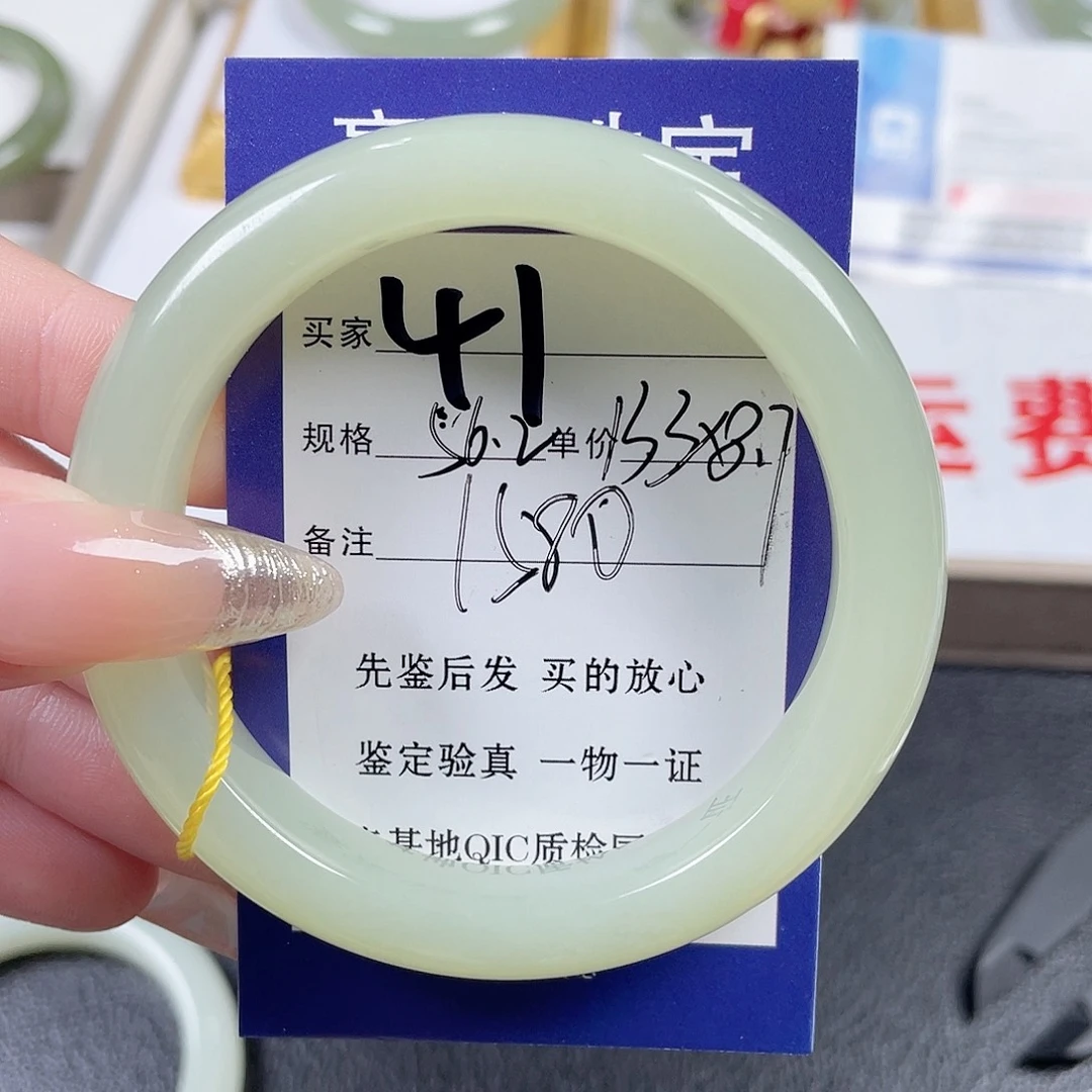 和田玉未镶嵌手镯