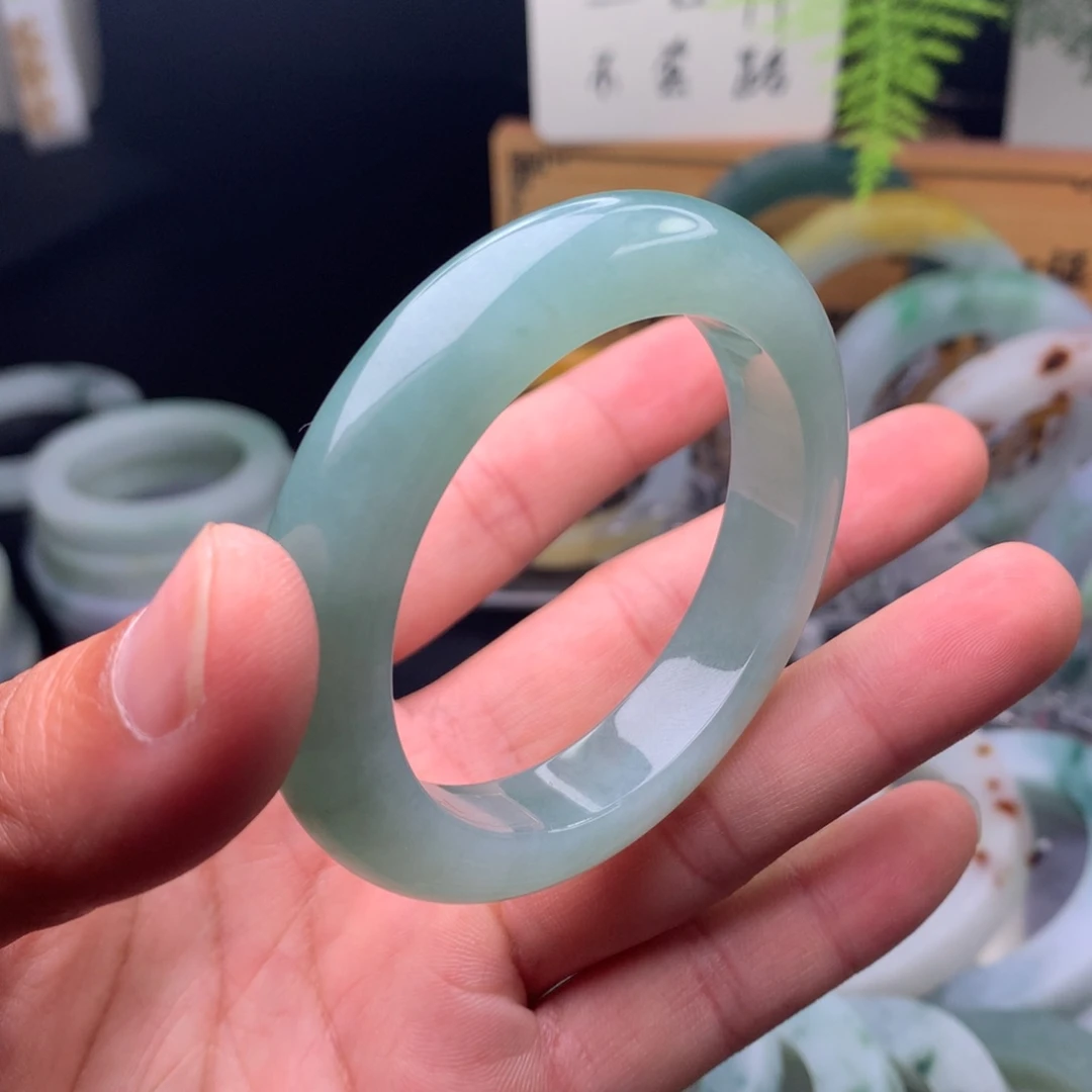 翡翠手镯未镶嵌手镯