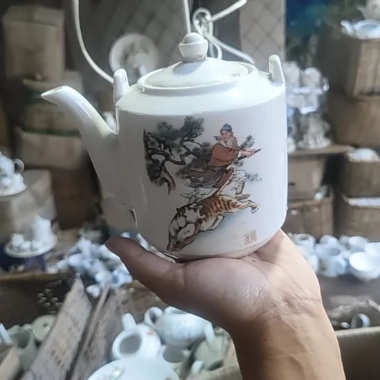 库存微瑕武松打虎提梁壶一个