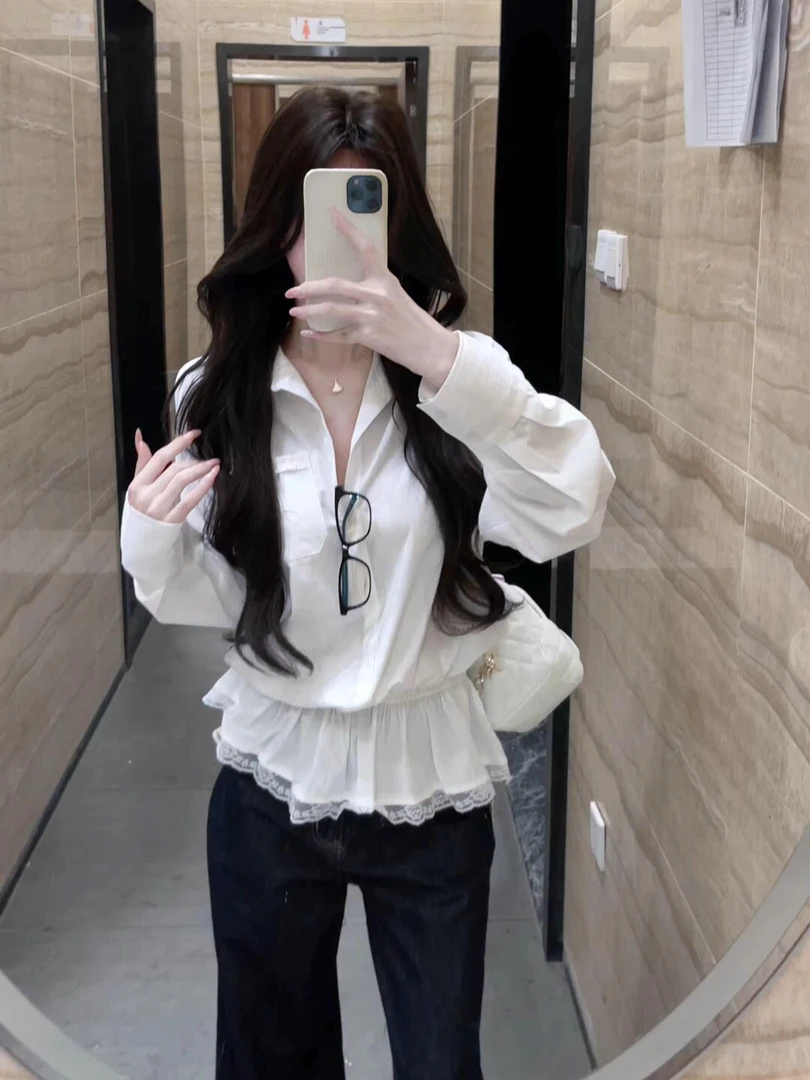 2025入秋新款法式白色蕾丝花边收腰衬衫搭配牛仔裤气质两件套女潮