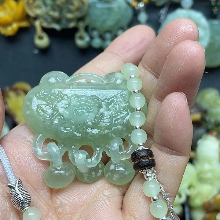 未镶嵌岫玉吊坠吊坠