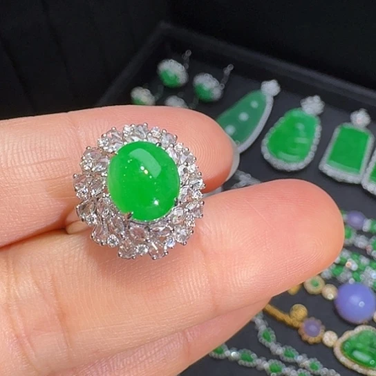 18K金镶嵌戒指翡翠