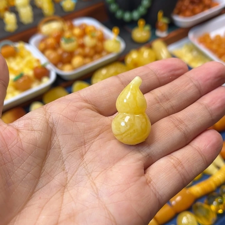 琥珀未镶嵌裸石卡30加葫芦福禄寿