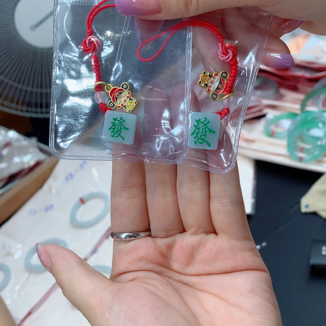 翡翠挂件未镶嵌多样性发1