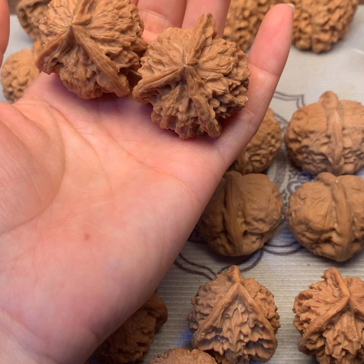 无***王把件文玩核桃盘山三棱
