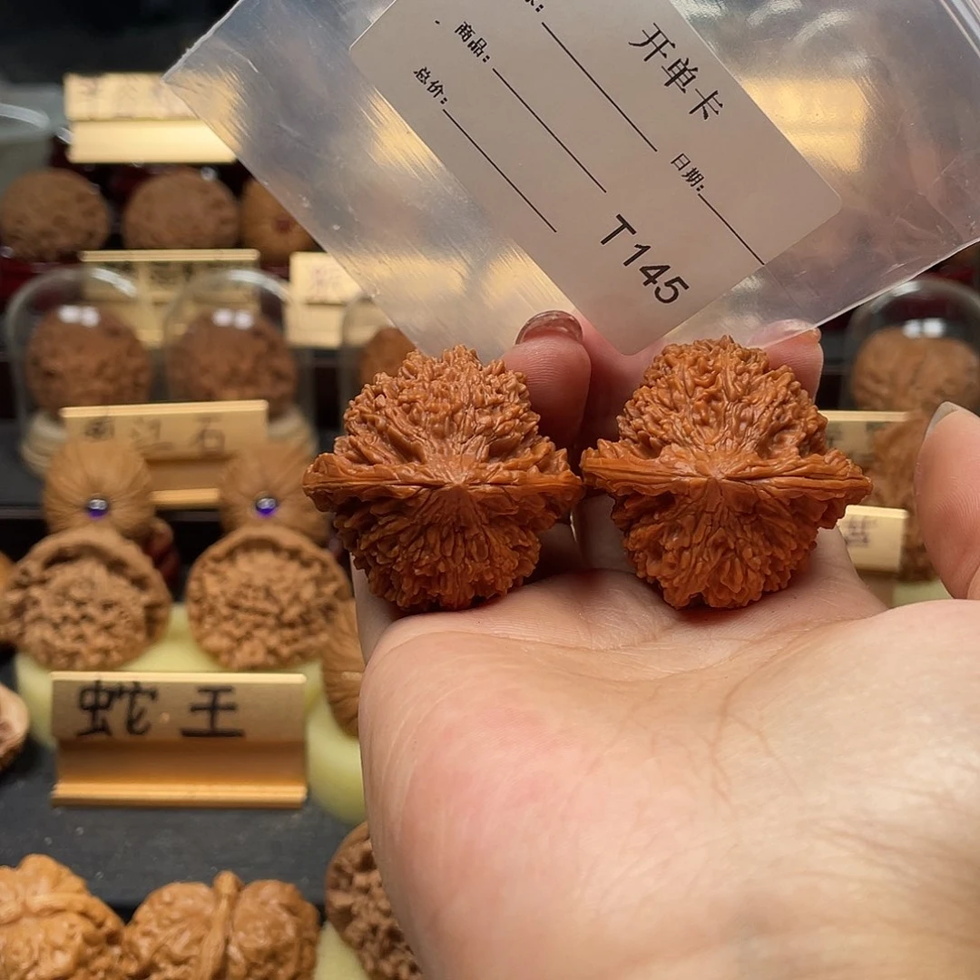 2****文玩核桃把件满天星41。145