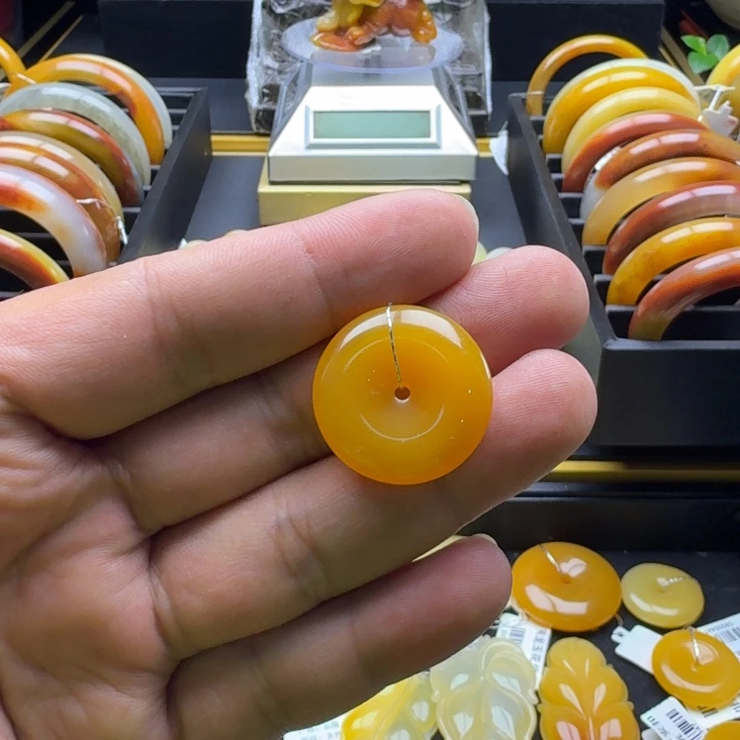 石英质玉（黄龙玉）未镶嵌颈饰平安扣