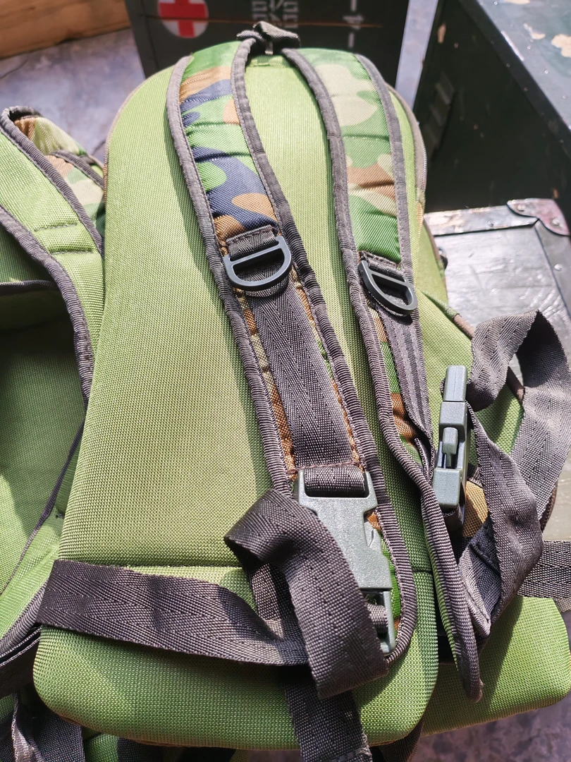 库存迷彩背包带饮水袋