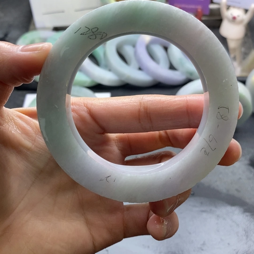 定制翡翠未镶嵌翡翠手镯