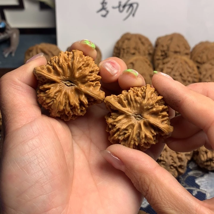 吊坠文玩核桃?**三满天星