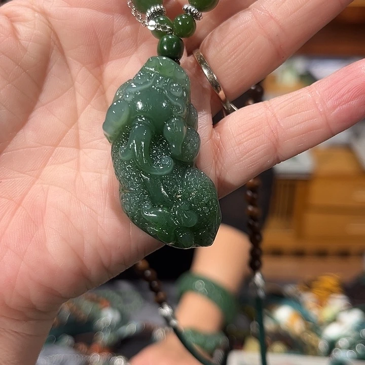 颈饰未镶嵌和田玉（糖玉）